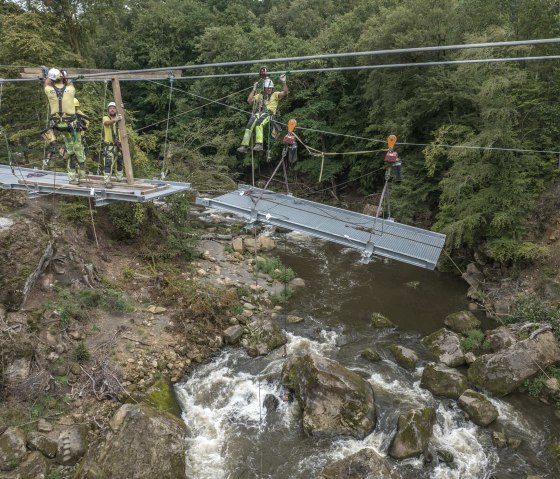 Aufbau Hängebrücke Irreler Wasserfälle, © Naturpark Südeifel/Thomas Urbany Aufbau Hängebrücke Irreler Wasserfälle, © Naturpark Südeifel/Thomas Urbany