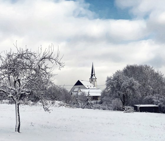 Die Wallfahrtskirche in Weidingen im Schnee, © Felsenland Südeifel Tourismus GmbH / Anna Carina Krebs Die Wallfahrtskirche in Weidingen im Schnee, © Felsenland Südeifel Tourismus GmbH / Anna Carina Krebs
