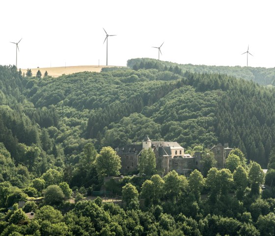 Blick auf Burg Neuerburg, © Eifel Tourismus GmbH / Dominik Ketz Blick auf Burg Neuerburg, © Eifel Tourismus GmbH / Dominik Ketz