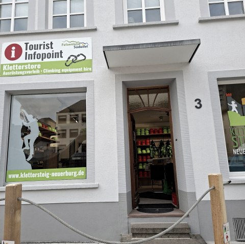 Infopoint und Kletterausrüstungsverleih Neuerburg, © Felsenland Südeifel Tourismus GmbH Infopoint und Kletterausrüstungsverleih Neuerburg, © Felsenland Südeifel Tourismus GmbH