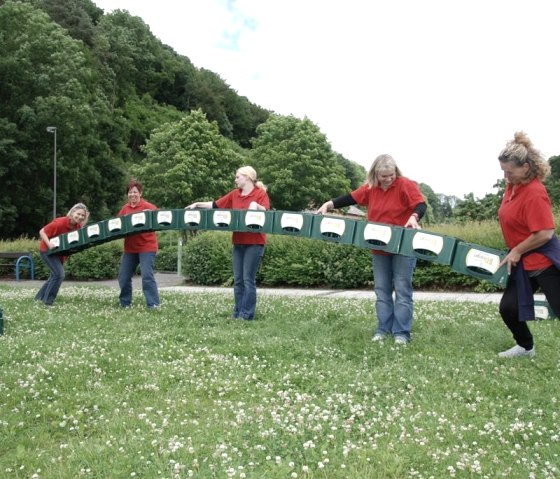 Bierkisten-Schlange, © Turide Bierkisten-Schlange, © Turide