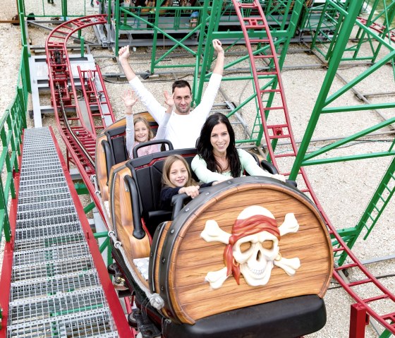 02eifelpark-achterbahn-kaeptn-jacks-wilde-maus, © Eifelpark Gondorf 02eifelpark-achterbahn-kaeptn-jacks-wilde-maus, © Eifelpark Gondorf