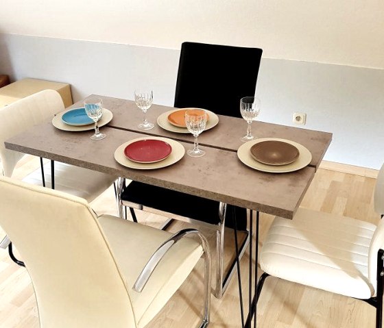 Esstisch Fewo Iris, © Philippe Wagner Esstisch Fewo Iris, © Philippe Wagner