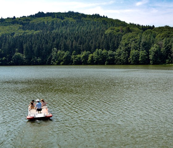 Sommerspaß-Tretbootfahren auf dem Stausee Bitburg, © TI Bitburger Land Sommerspaß-Tretbootfahren auf dem Stausee Bitburg, © TI Bitburger Land