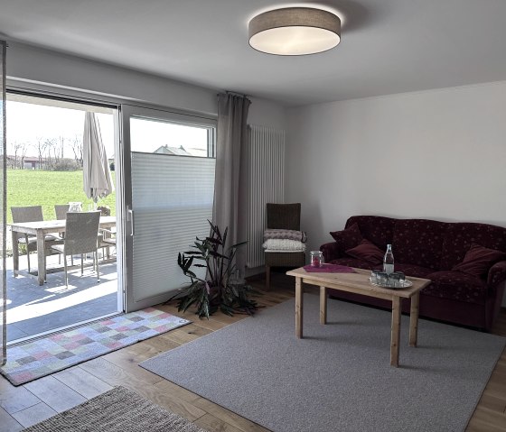 Blick vom Wohnzimmer auf die Terasse Blick vom Wohnzimmer auf die Terasse