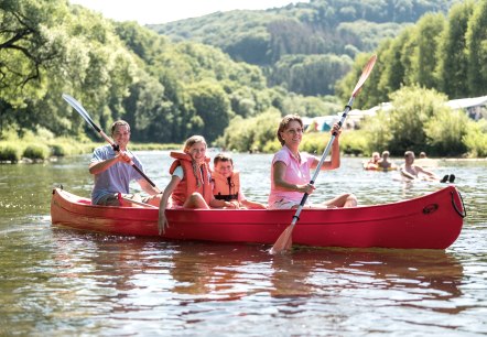 Mit dem Kanu auf der Sauer, © Felsenland Südeifel Tourismus GmbH, Dominik Ketz Mit dem Kanu auf der Sauer, © Felsenland Südeifel Tourismus GmbH, Dominik Ketz