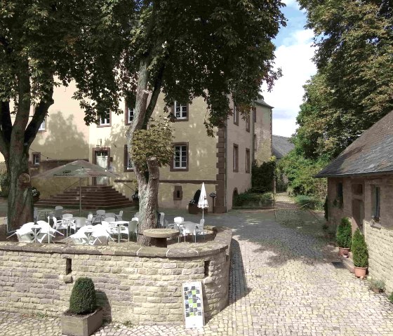 LRM_EXPORT_51525388116735_20180907_000934968-min LRM_EXPORT_51525388116735_20180907_000934968-min