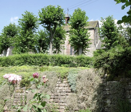 Eligiuskapelle Neuerburg - Gartenansicht, © Felsenland Südeifel Tourismus GmbH Eligiuskapelle Neuerburg - Gartenansicht, © Felsenland Südeifel Tourismus GmbH