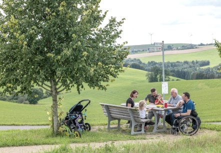 Komfort-Weg Ammeldingen bei Neuerburg Rastplatz, © Naturpark Südeifel/Thomas Urbany Komfort-Weg Ammeldingen bei Neuerburg Rastplatz, © Naturpark Südeifel/Thomas Urbany