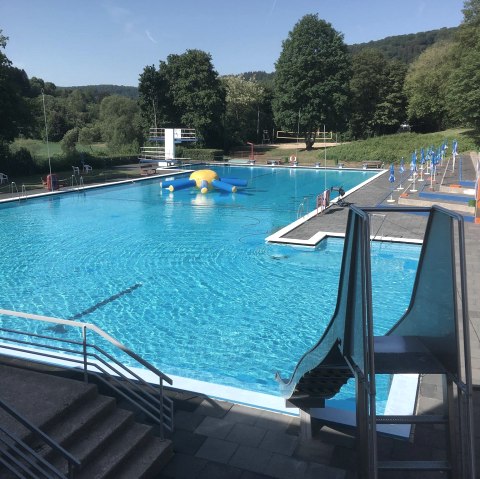 Freibad Bollendorf mit Rutsche, © Freibad Bollendorf Freibad Bollendorf mit Rutsche, © Freibad Bollendorf