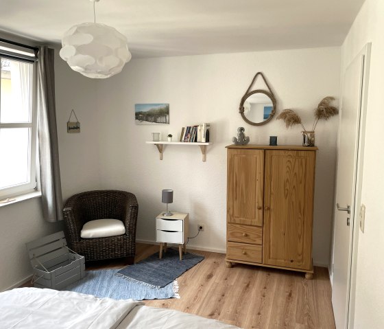 Kleines Schlafzimmer mit Leseecke, © Eifel Fewo Kleines Schlafzimmer mit Leseecke, © Eifel Fewo