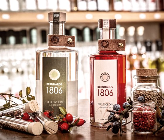 2 Sorten Gin, © Bernhard Zender 2 Sorten Gin, © Bernhard Zender