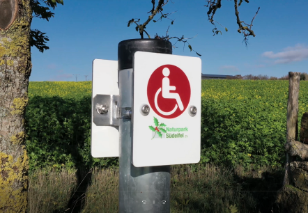 Markierung barrierefrei, © Naturpark Südeifel/Philipp Köhler Markierung barrierefrei, © Naturpark Südeifel/Philipp Köhler