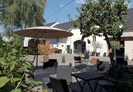 Aussenansicht - Hofcafe Kreative Galerie, © Ingeborg Steichen Aussenansicht - Hofcafe Kreative Galerie, © Ingeborg Steichen