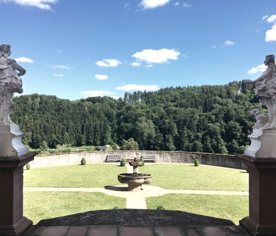 Schloss Malberg mit Blick in den runden Garten, © Tourist-Information Bitburger Land Schloss Malberg mit Blick in den runden Garten, © Tourist-Information Bitburger Land