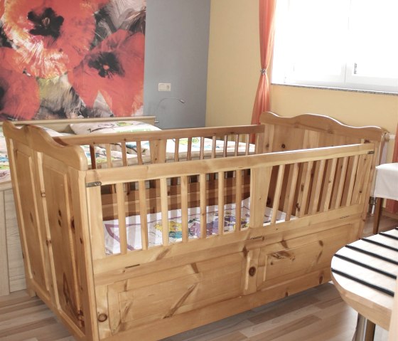 Kinderbett aus Zirbenholz Kinderbett aus Zirbenholz