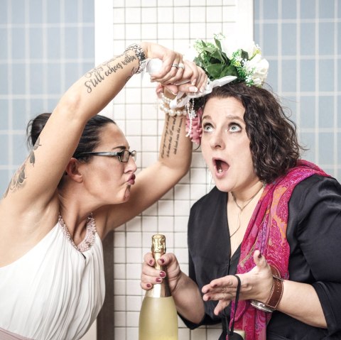 Weibsbilder Abstellgleis- Anschluss verpasst Weibsbilder Abstellgleis- Anschluss verpasst