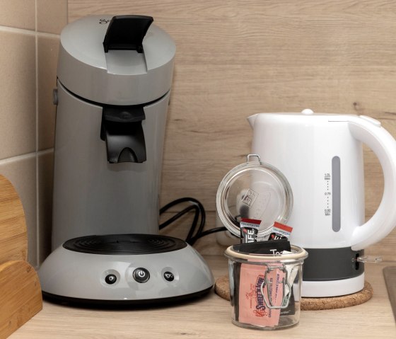 Studio - Senseo Kaffeemaschine und Wasserkocher..., © Gerhard Müller Studio - Senseo Kaffeemaschine und Wasserkocher..., © Gerhard Müller