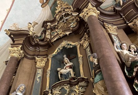 Innenansicht Wallfahrtskirche Weidingen, © Felsenland Südeifel Tourismus GmbH, AC Krebs Innenansicht Wallfahrtskirche Weidingen, © Felsenland Südeifel Tourismus GmbH, AC Krebs