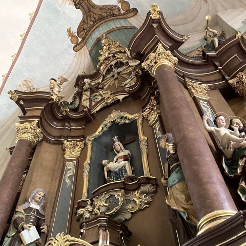 Innenansicht Wallfahrtskirche Weidingen, © Felsenland Südeifel Tourismus GmbH, AC Krebs Innenansicht Wallfahrtskirche Weidingen, © Felsenland Südeifel Tourismus GmbH, AC Krebs