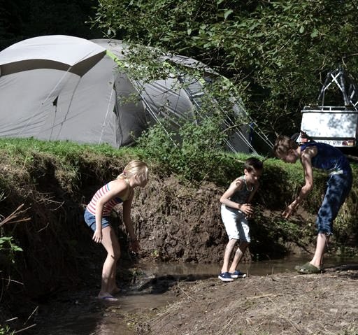 Spielen in der Natur, © Camping Drei Spatzen Spielen in der Natur, © Camping Drei Spatzen