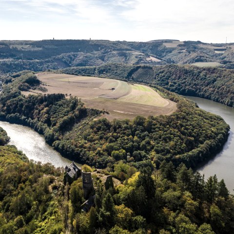 Ourtalschleife mit Burg Falkenstein, © Eifel Tourismus GmbH, Dominik Ketz Ourtalschleife mit Burg Falkenstein, © Eifel Tourismus GmbH, Dominik Ketz