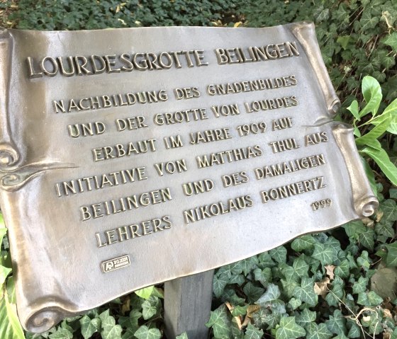 Tafel Lourdesgrotte, © Simone Probst Tafel Lourdesgrotte, © Simone Probst