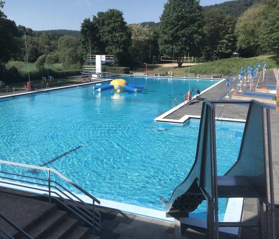 Freibad Bollendorf mit Rutsche, © Freibad Bollendorf Freibad Bollendorf mit Rutsche, © Freibad Bollendorf