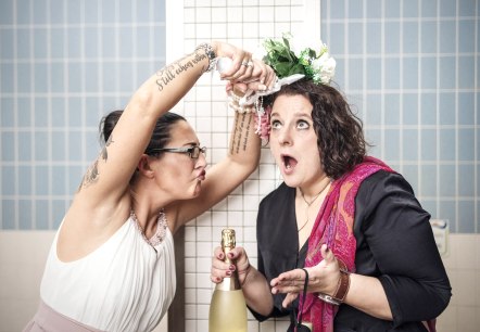 Weibsbilder Abstellgleis- Anschluss verpasst Weibsbilder Abstellgleis- Anschluss verpasst