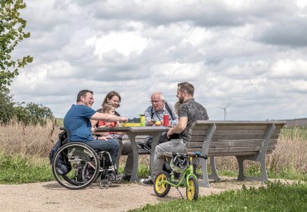 Rast barrierefreier Komfort-Weg Ammeldingen bei Neuerburg, © Naturpark Südeifel/Thomas Urbany Rast barrierefreier Komfort-Weg Ammeldingen bei Neuerburg, © Naturpark Südeifel/Thomas Urbany