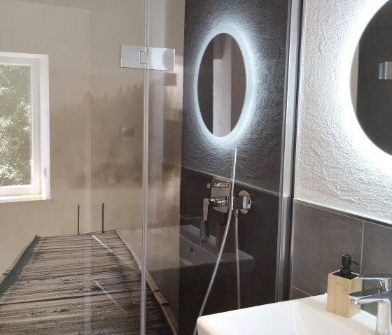 FeWo Hühn Bad(c)TIBitMeS (4) FeWo Hühn Bad(c)TIBitMeS (4)