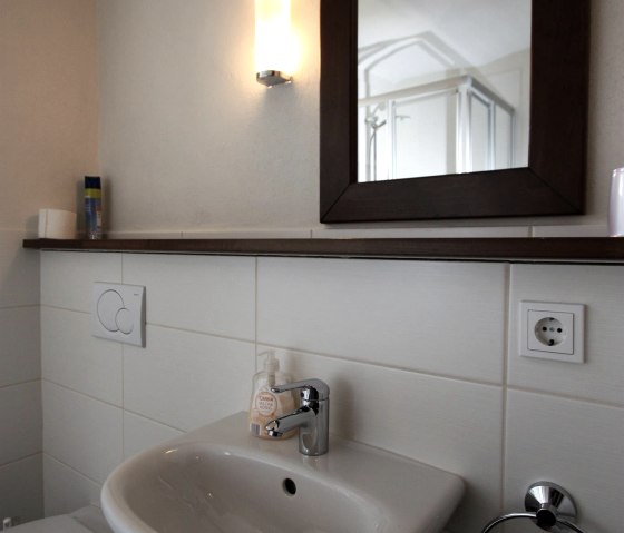 Badezimmer Erdgeschoss Ferienhaus, © Harald Geimer Badezimmer Erdgeschoss Ferienhaus, © Harald Geimer