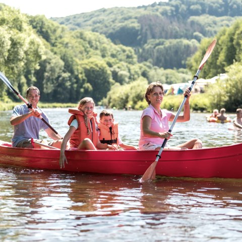 Mit dem Kanu auf der Sauer, © Felsenland Südeifel Tourismus GmbH, Dominik Ketz Mit dem Kanu auf der Sauer, © Felsenland Südeifel Tourismus GmbH, Dominik Ketz