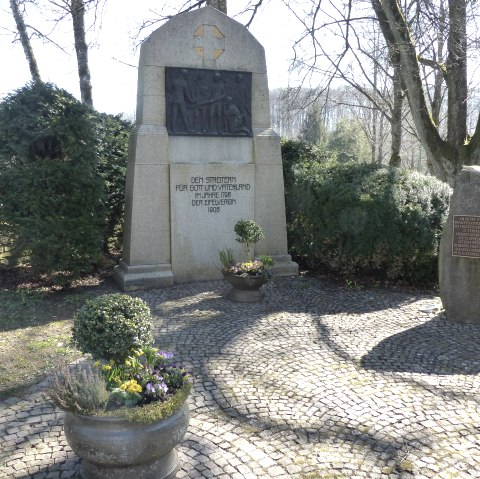 Klöppelkriegdenkmal Arzfeld, © Tourist-Information Islek Klöppelkriegdenkmal Arzfeld, © Tourist-Information Islek