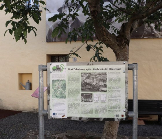 Tafel 2 am Zehnthaus, © Tourist-Information Islek, Ingrid Wirtzfeld Tafel 2 am Zehnthaus, © Tourist-Information Islek, Ingrid Wirtzfeld