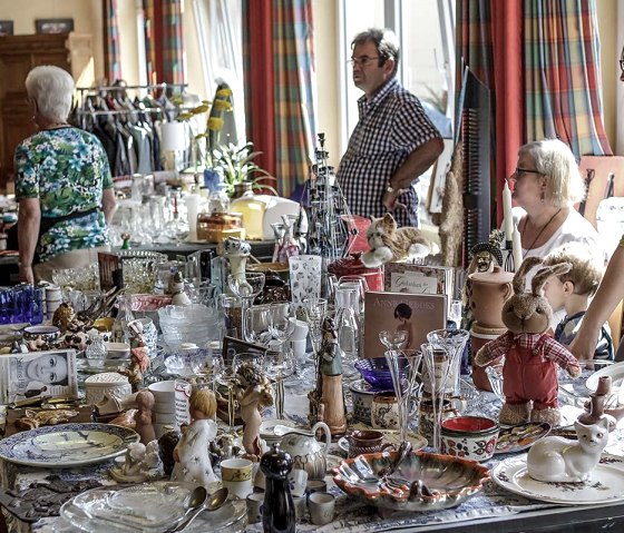 Antikes auf dem Trödelmarkt, © Heimatverein Lambertsberg e.V. Antikes auf dem Trödelmarkt, © Heimatverein Lambertsberg e.V.