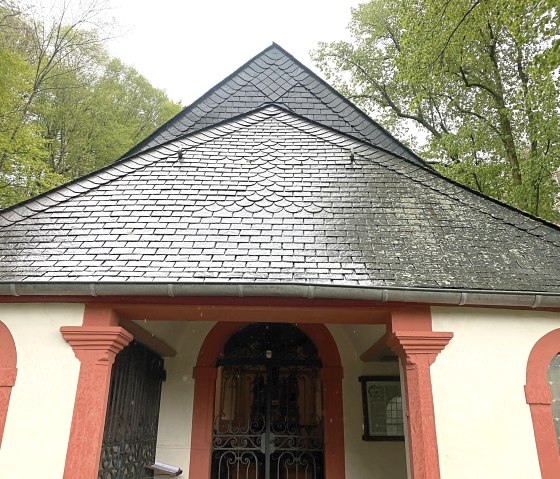 Außenansicht Kreuzkapelle, © Felsenland Südeifel Tourismus GmbH / Anna Carina Krebs Außenansicht Kreuzkapelle, © Felsenland Südeifel Tourismus GmbH / Anna Carina Krebs