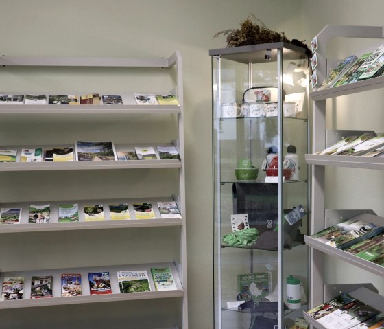 Prospekte und Vitrine, © Tourist-Information Islek Prospekte und Vitrine, © Tourist-Information Islek