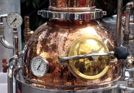 Schnaps Destillieren, © Pixabay Schnaps Destillieren, © Pixabay