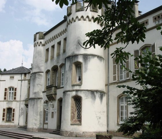 Schloss Kewenig, © Felsenland Südeifel Tourismus GmbH Schloss Kewenig, © Felsenland Südeifel Tourismus GmbH