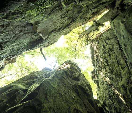 Teufelsschlucht - Blick nach oben, © Foto: Dominik Ketz, Quelle: Felsenland Südeifel Tourismus GmbH Teufelsschlucht - Blick nach oben, © Foto: Dominik Ketz, Quelle: Felsenland Südeifel Tourismus GmbH
