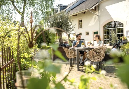 Rast im Hofcafé Messerich, © Eifel Tourismus GmbH, Dominik Ketz Rast im Hofcafé Messerich, © Eifel Tourismus GmbH, Dominik Ketz