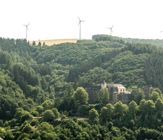Blick von der gro&szlig;en Kanzel auf die Burg Neuerburg, &copy; Eifel Tourismus GmbH, D. Ketz