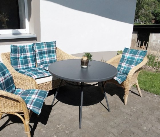 FeWo H&uuml;hn Terrasse(c)TIBitMeS (2)