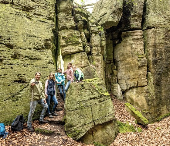 Felsen mit Teufelsloch, &copy; Eifel Tourismus, Dominik Ketz