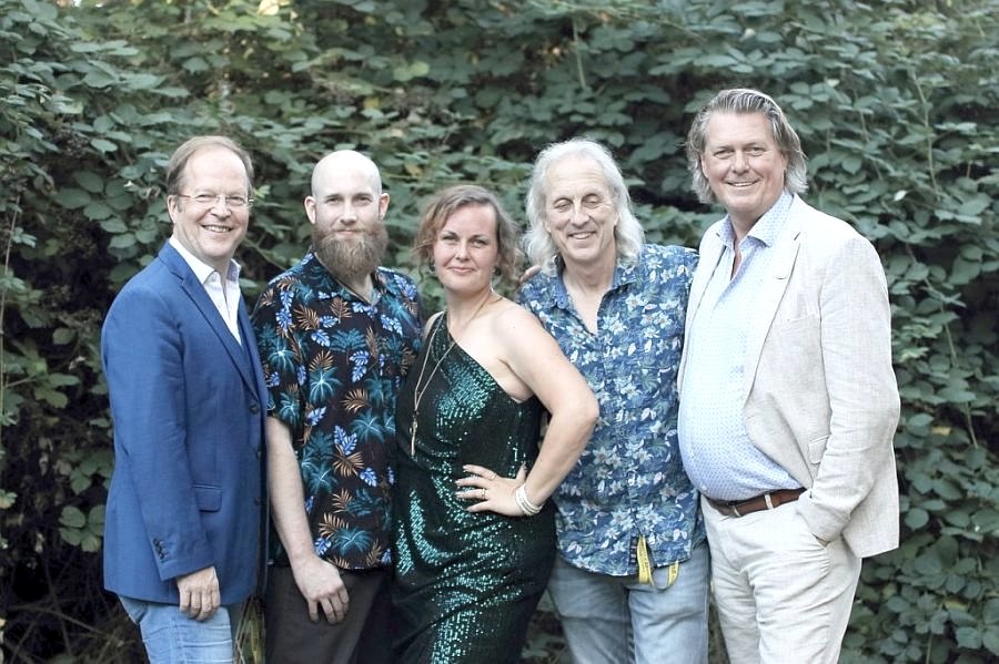 Mrs. King & Her Jewels, &copy; Tino R&ouml;ger