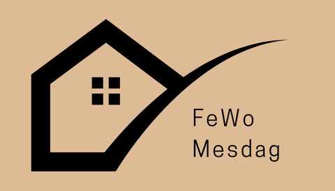 Een eenvoudig, modern logo met een gestileerd huis. De tekst "FeWo Mesdag" is elegant en helder ontworpen.