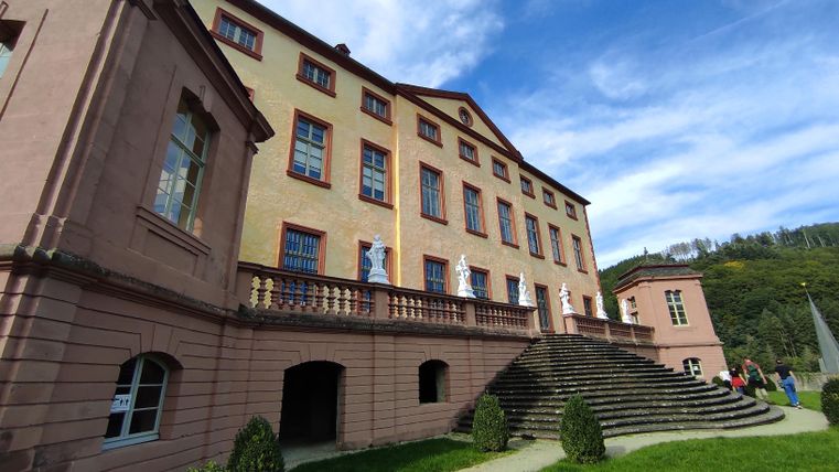 Het Nieuwe Huis met de ronde Tuin