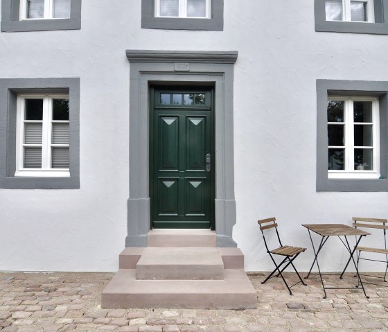 Eingangst&uuml;r mit Sitzgelegenheit