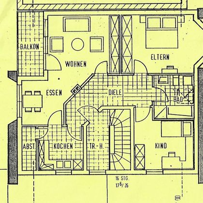 Das Bild zeigt einen Grundriss einer Wohnung. Er umfasst verschiedene Räume wie Wohnzimmer, Küche, Esszimmer und Schlafzimmer.
